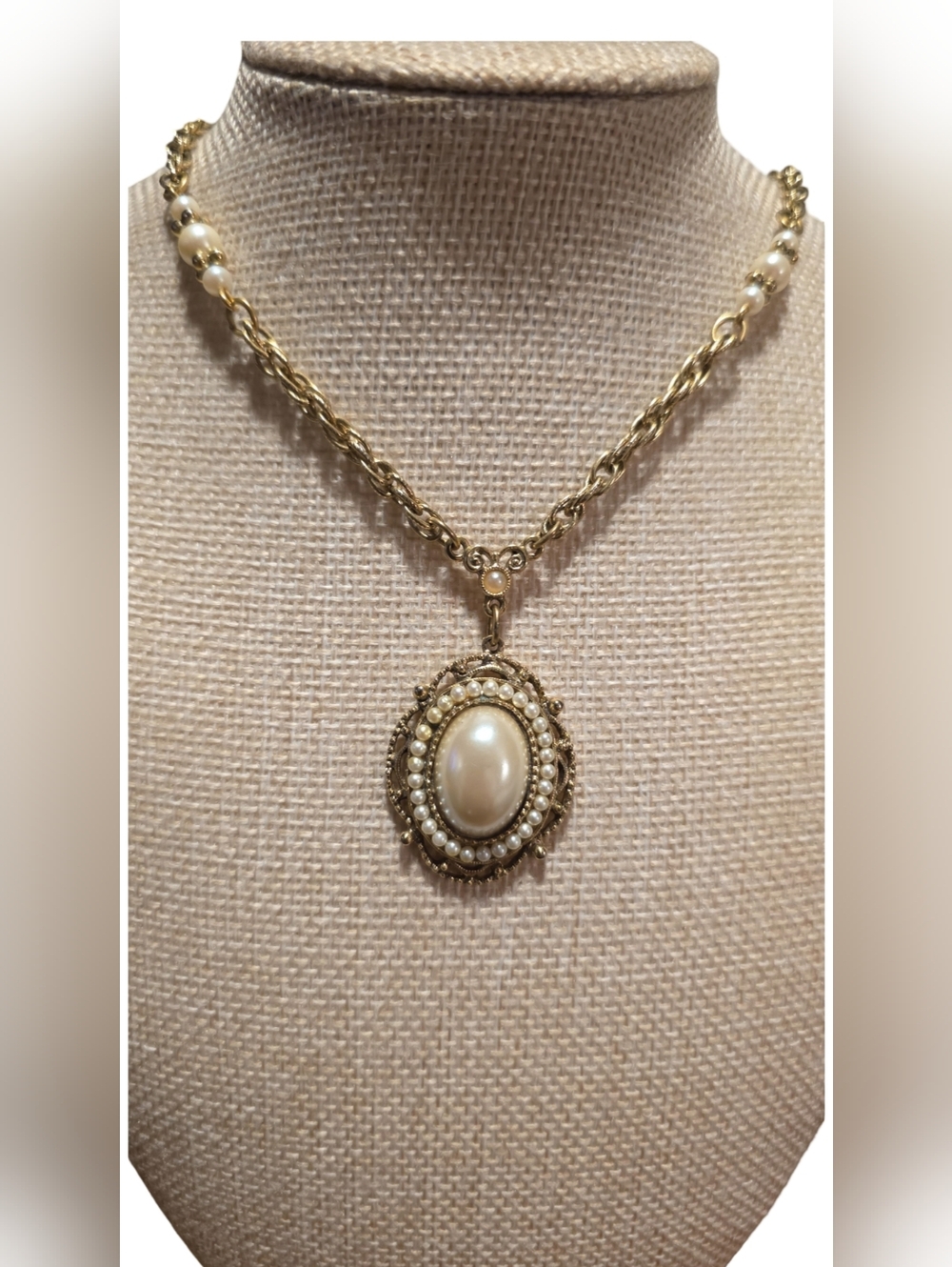 Vintage 1928 Brand Stamped Gold-Tone Faux Pearl Pendant Necklace Screw Clasp
